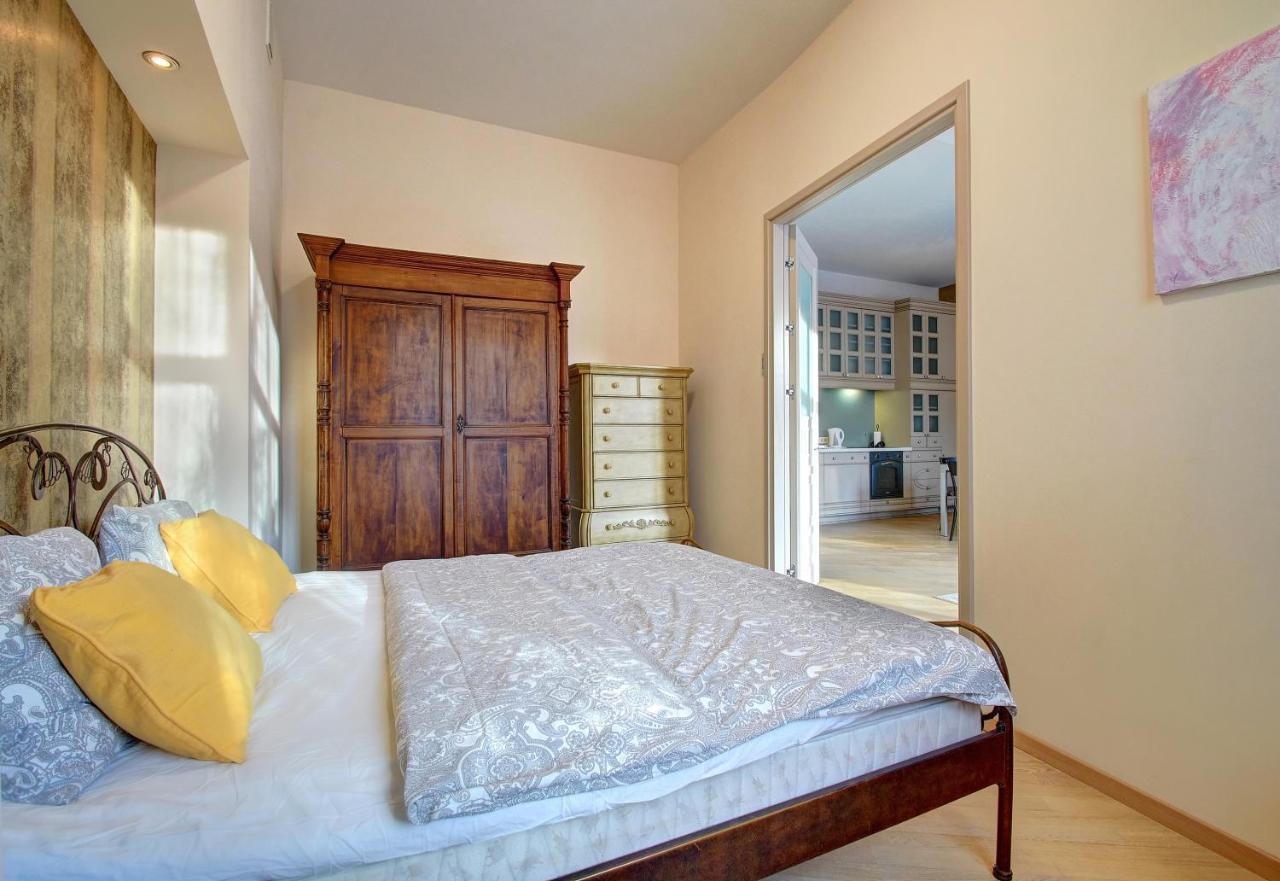 Romantic City Center Apartment In Old Town Vilnius Exterior photo
